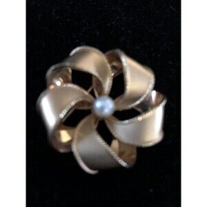 Vintage Danecraft 1/20 12KT Yellow Gold Filled Faux Pearl Flower Swirl Brooch